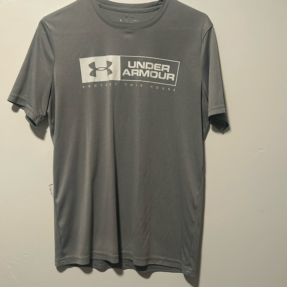 Men’s small underarmour workout shirt